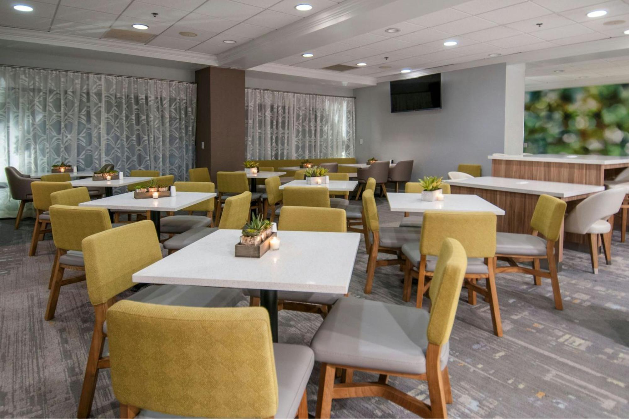 Four Points By Sheraton Александрия Екстериор снимка